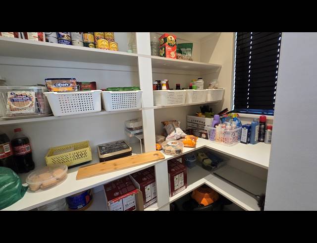 3 BEDROOM FREEHOLD FOR SALE IN BRACKENDOWNS